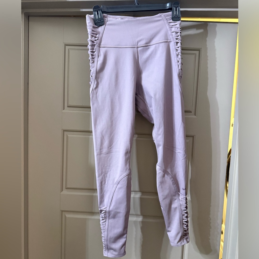 Women’s light mauve yoga pants with fun striped design on the sides.